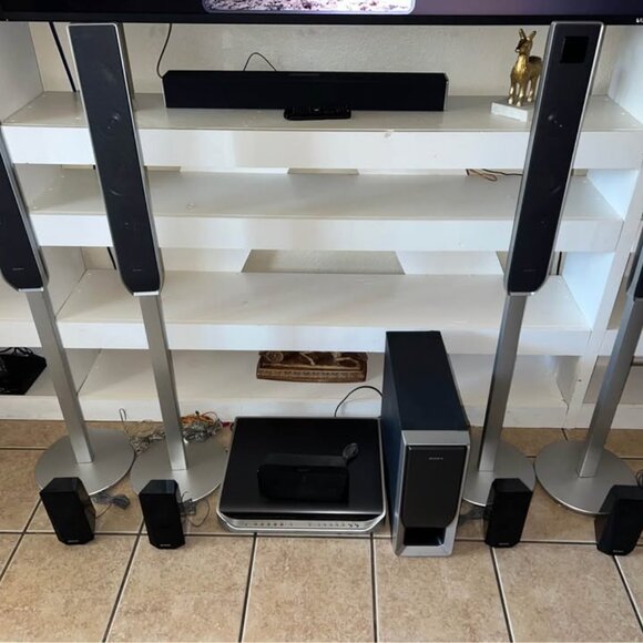 Sony HCD-FX900W DVD Dream home theater system with 1000 watts 5 DVDs changer - Picture 3 of 9